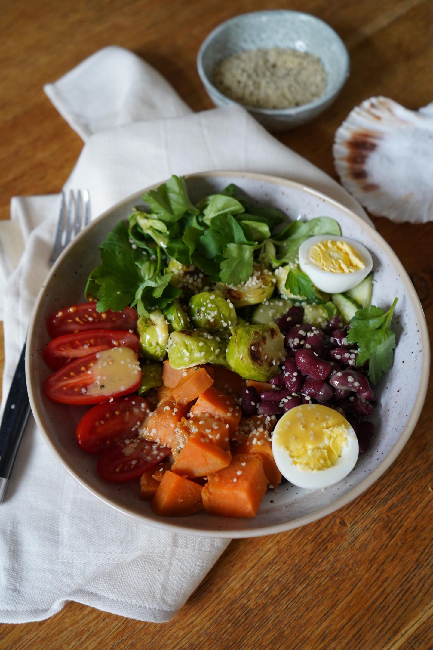 Harvest Bowl: Schöner Salat mit herbstlichen Goodies