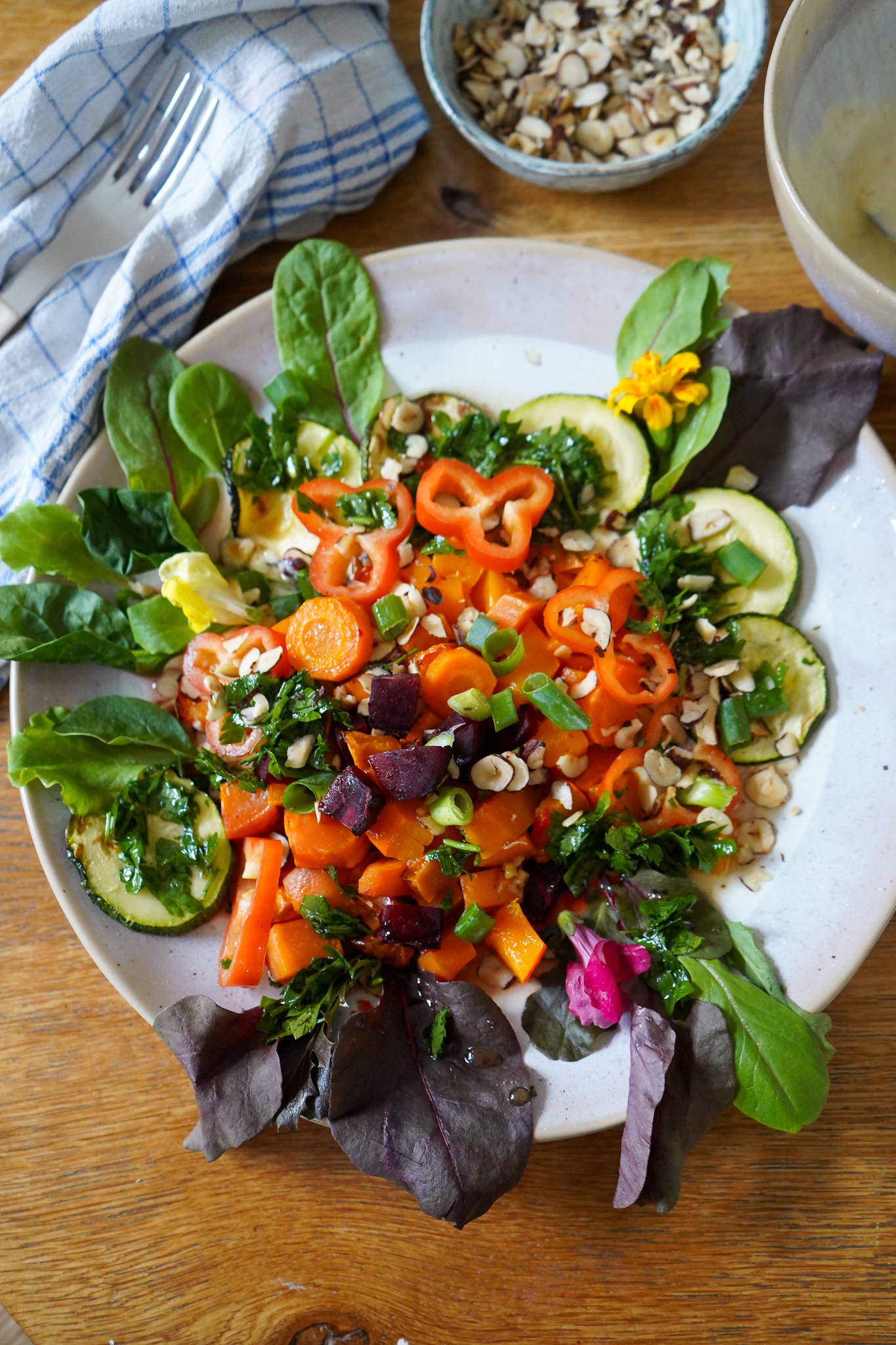 Warmer Herbst-Salat mit Kürbis, Roter Bete und Süsskartoffel